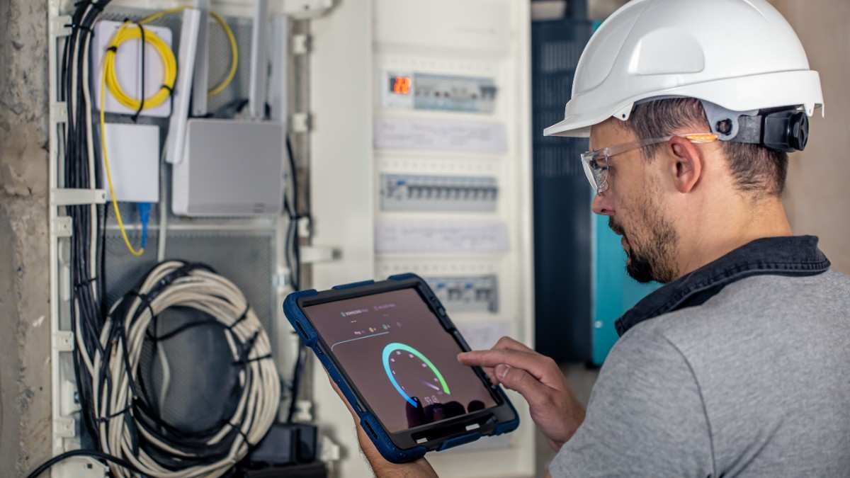 Electricity Usage Monitor: Track Power And Cut Bills Fast