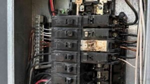 Signs You Need Replace a Circuit Breaker